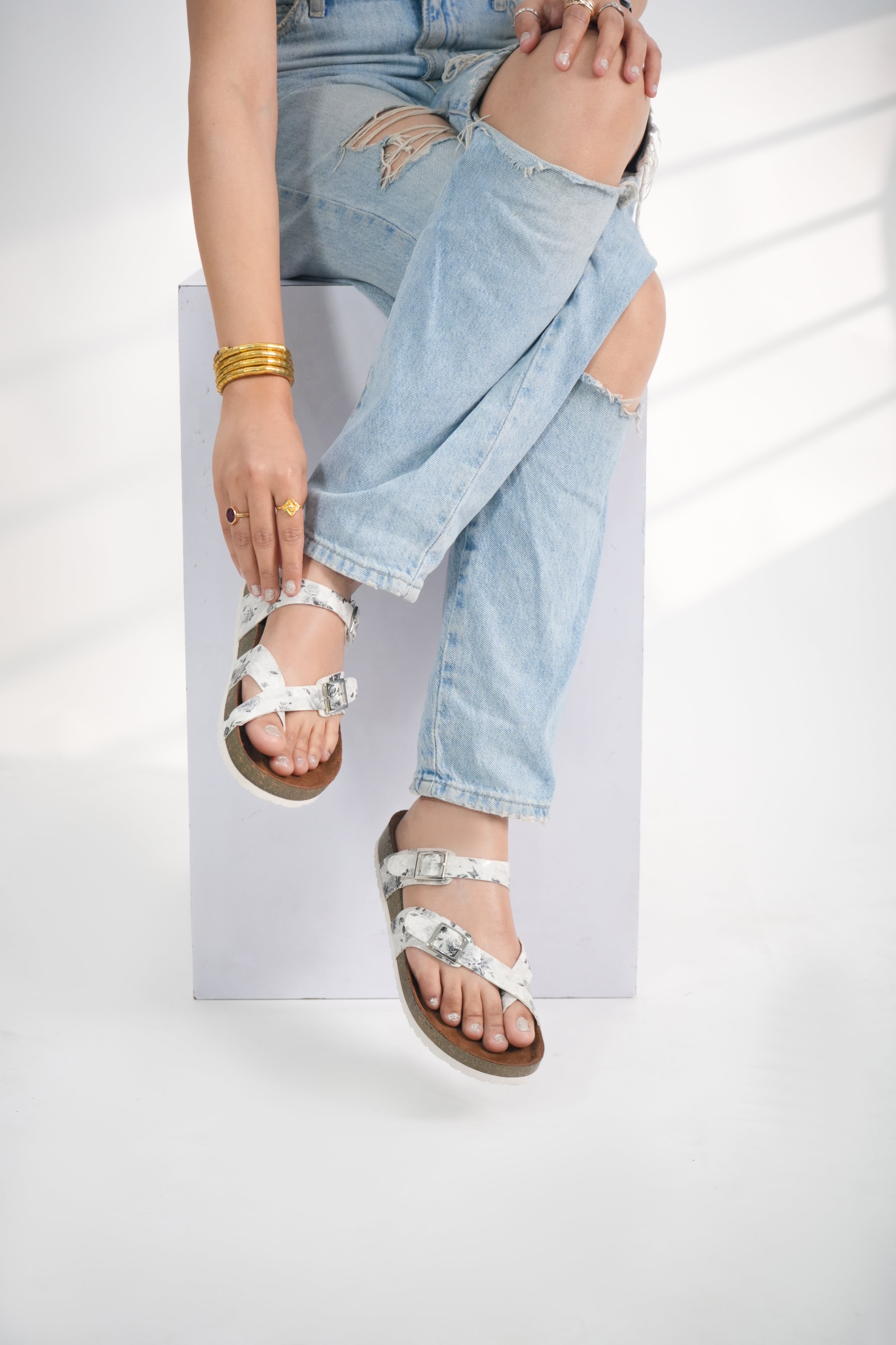 Women's Flat Sandals White